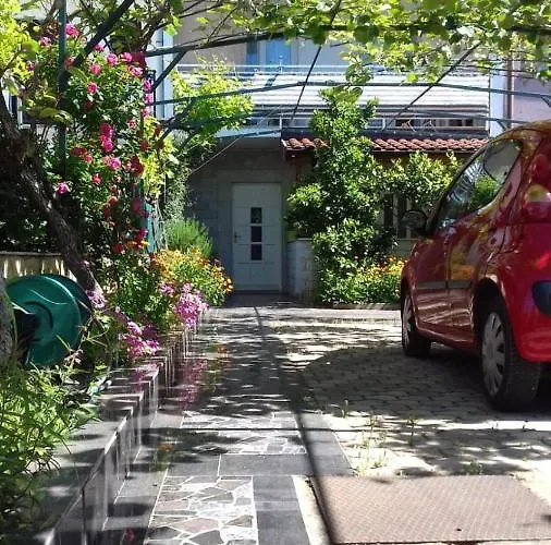 Bella Vista Park View Apartment